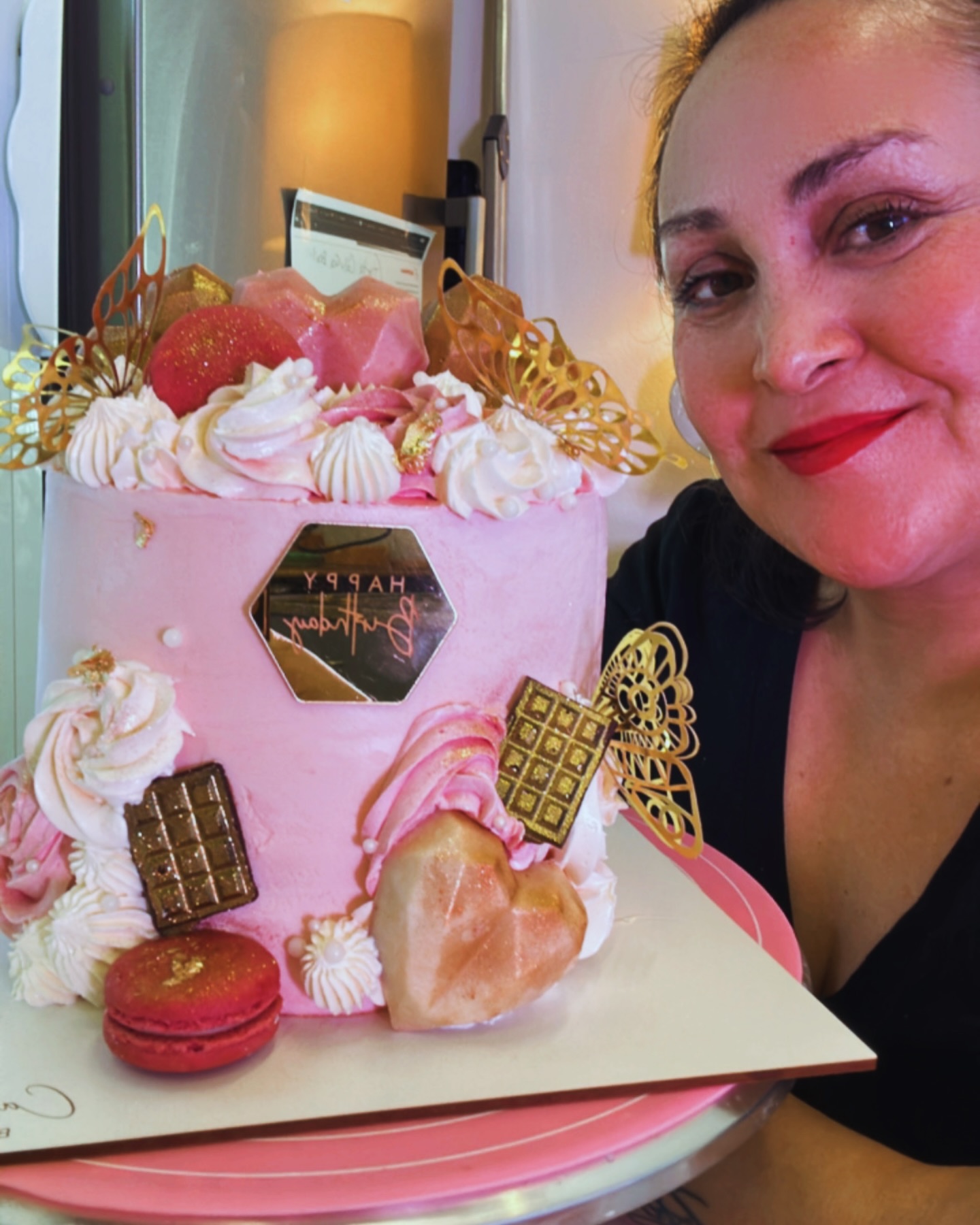Tarta con detalle dorado