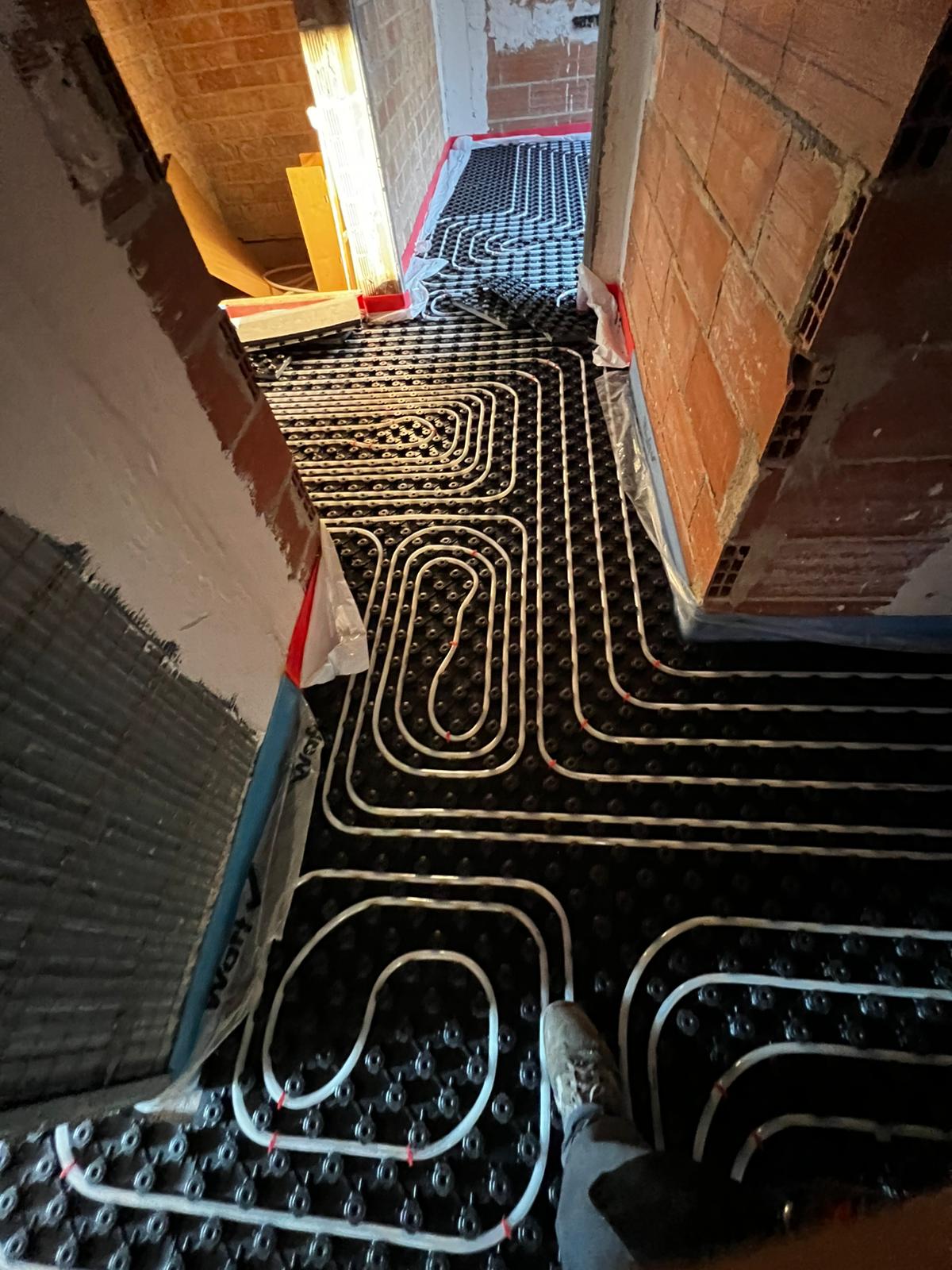 Instalación de aire acondicionado en vivienda con conductos ocultos