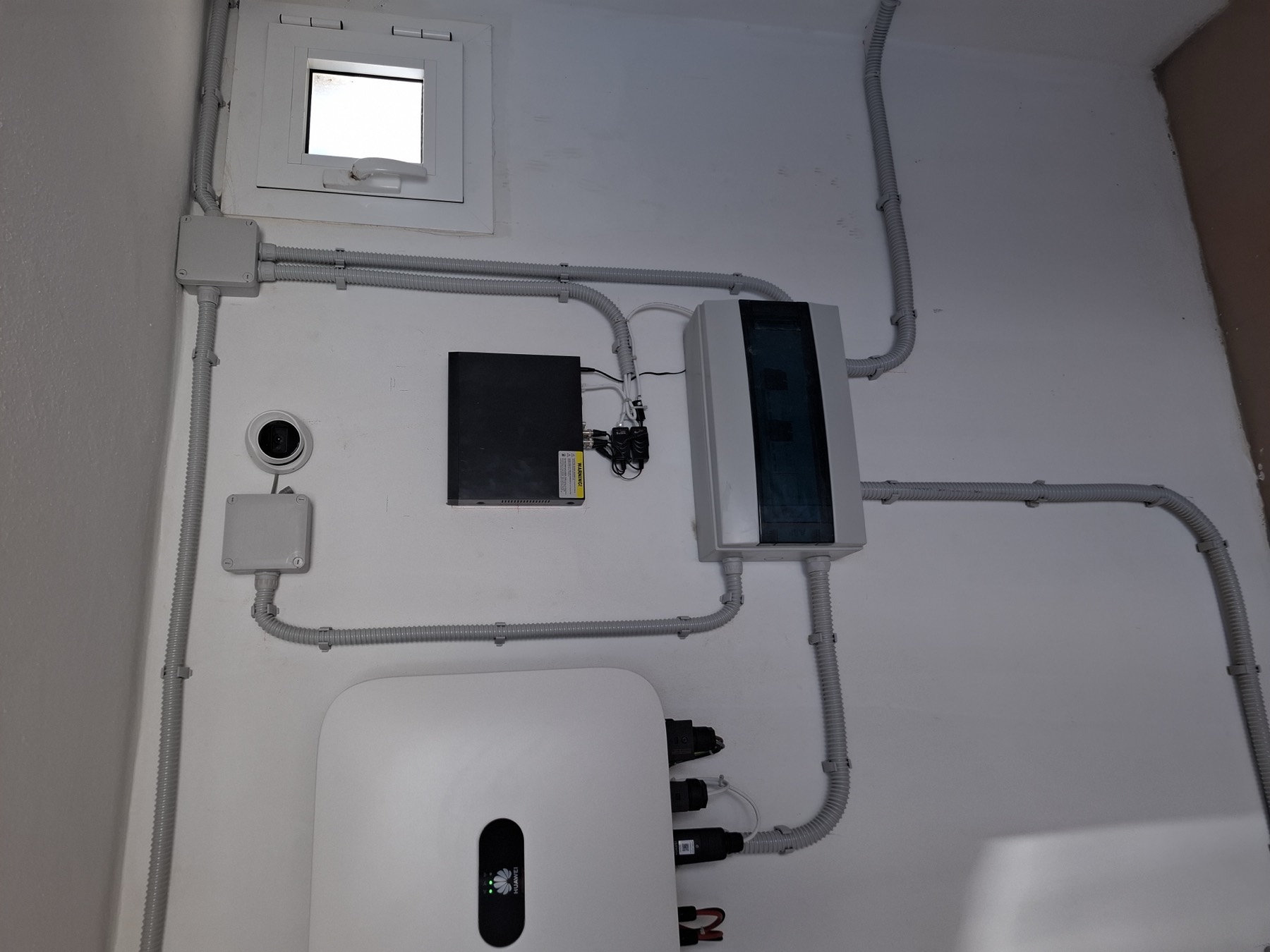 Clean, fully managed solar installation with Huawei battery, distribution board and tidy cable management